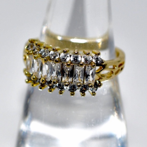 Yellow Gold Sapphire Ring! - Picture 3 of 12